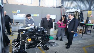 Türk mühendislerden çocuklar için mobil yürüme robotu