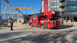 Tuzla Tersanesinde gemi yangını paniğe neden oldu