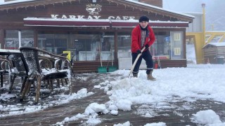Uludağda kar kalınlığı 10 santimetreye yaklaştı