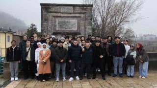 Üniversiteli öğrenciler tarihi ve doğal mekanları keşfetti