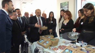 Üniversiteliler 30 projenin tanıtımını yaptı