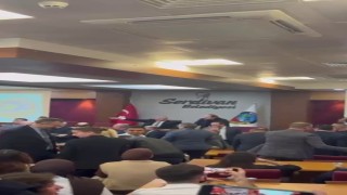 Üniversitelilerin izlediği meclis toplantısında arbede: Başkan Çelikten ‘Siz kimsiniz tepkisi