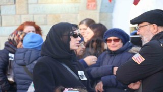 Ünlü oyuncu Burcu Özberkin dedesi son yolculuğuna uğurlandı