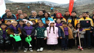 Uşakta Acil Sağlık Hizmetleri Haftasında fidanlar toprakla buluştu