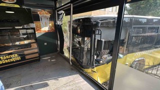 Üsküdarda İETT otobüsü börekçiye daldı: 4 yaralı