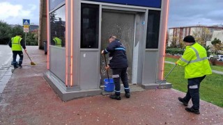 Üst geçit asansörlerinde periyodik temizlik