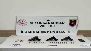 Uyuşturu ve ruhsatsız tabancalarla yakalanan şahıs tutuklandı
