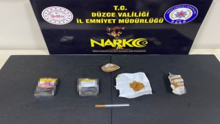 Uyuşturucu taciri köydeki evinde suçüstü yakalandı