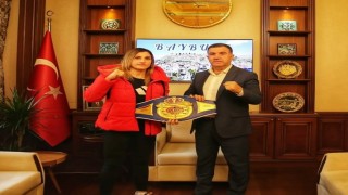 Vali Eldivandan dünya şampiyonu Turhana tebrik