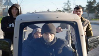 Validen örnek davranış sergileyen liseli gençlere teşekkür