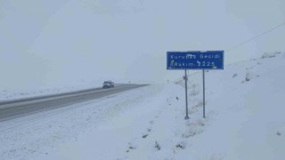 Vanda 102 yerleşim yerinin yolu ulaşıma kapandı