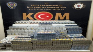 Vanda 2 bin 290 paket kaçak sigara ele geçirildi