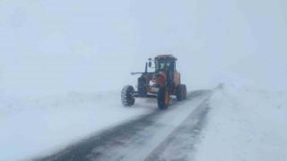 Vanda 28 yerleşim yerinin yolu ulaşıma kapandı