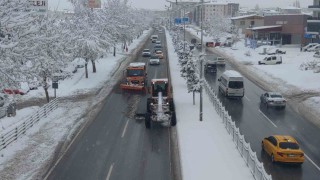 Vanda kar yağışı hayatı olumsuz etkiliyor