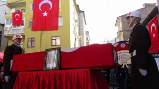 Vanda rahatsızlanarak hayatını kaybeden asker, memleketi Giresunda toprağa verildi