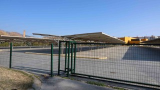 Vatandaşın ücretsiz kullandığı otopark kapatıldı