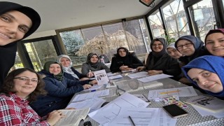 Veliler kitap okuma atölyesinde bir araya geldi