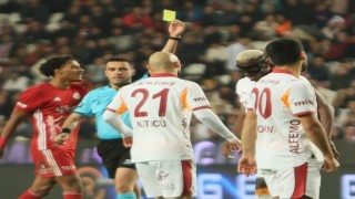 Victor Osimhen cezalı duruma düştü