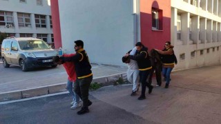 Vurup hastaneye götürdükleri genç öldü, kaçan katil ile arkadaşları yakalanıp tutuklandı