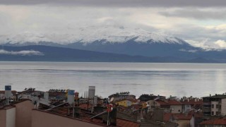 Yağışlar Anamasın zirvesini beyazlattı