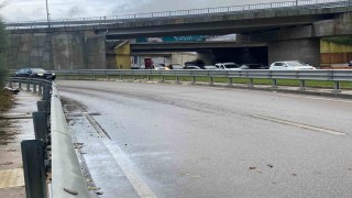 Yağışlı havada bariyere çarpan motosikletin sürücüsü hayatını kaybetti