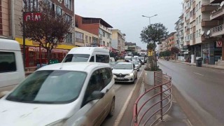 Yalovada köprülü kavşakta çalışma nedeniyle trafik yoğunluk