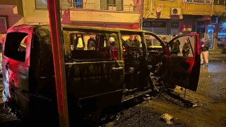 Yalovada minibüs park edildiği sırada alevlere teslim oldu