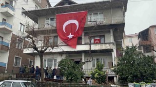 Yalovada şehit olan polis memurunun Düzcedeki baba ocağına acı haber ulaştı