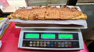 Yarım kiloluk dev tost, 600 liraya satılıyor