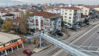 Yayalar evimi izliyor şikayeti üst geçidi yıktırdı: Evi yine görebiliyoruz