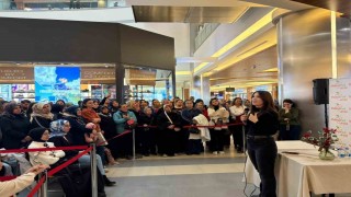 Yazar Dilek Cesur MalatyaParkta okurlarıyla buluştu