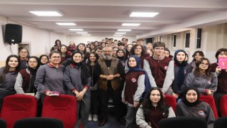 Yazar Yağmurdan gençlere hayata dair önemli mesajlar