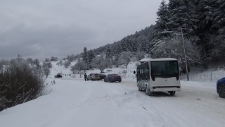 Yedigöller Milli Parkı yolu buzlanma nedeniyle ulaşıma kapatıldı