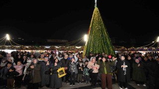 Yeni Yıl Festivali akşam saatlerine renk kattı