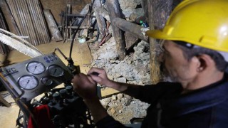 Yerin 700 metre altında zorlu mücadele: Karanlıklar içinde hem kendilerinin hem de ülkenin geleceği için mesai yapıyorlar