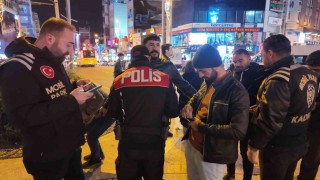 Yılbaşına saatler kala Kadıköyde denetimler sürüyor