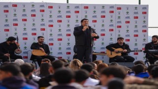 Yılmaz, lise ve üniversite öğrencileri ile buluştu