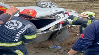 Yoldan çıkan otomobil takla attı; 2 yaralı