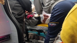 Yolun karşısına geçmek isterken otomobil çarptı: 1 yaralı