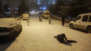 Yozgatta mahalle aralarında kar eğlencesi: Sokaklar kayak pistini aratmadı