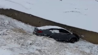Yüksekovada kar yağışı ve buzlanma kazaları beraberinde getirdi