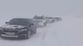 Yüksekovada tipi ve fırtına nedeniyle 50 araç mahsur kaldı