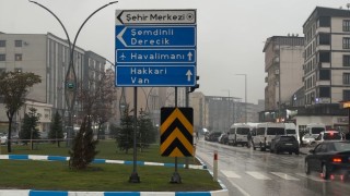 Yüksekovada yoğun yağışlar uçak seferlerini durdurdu