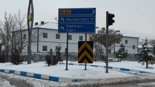Yüksekovada yoğun yağışlar uçak seferlerini durdurdu