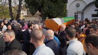 Yüksekten düşerek ölen avukat Selda Özkan son yolculuğuna uğurlandı
