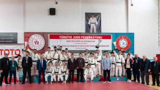 Yunusemre Belediyespor erkek judo takımı Süper Lige yükseldi