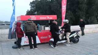 Yüreğir Belediyesinden vatandaşa sıcak çorba ikramı