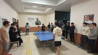 Yurtlarda kalan öğrenciler düzenlenen etkinlikler ile sosyalleşiyor