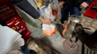 Zarada ihtiyaç sahiplerinin veresiye borcu kapatıldı, defter sobada yakıldı