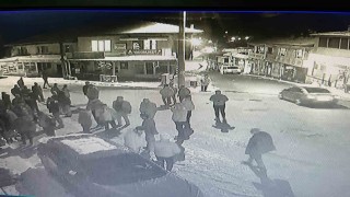17 yaşındaki çocuk, husumetlisini silahla vurdu: 2 gözaltı
